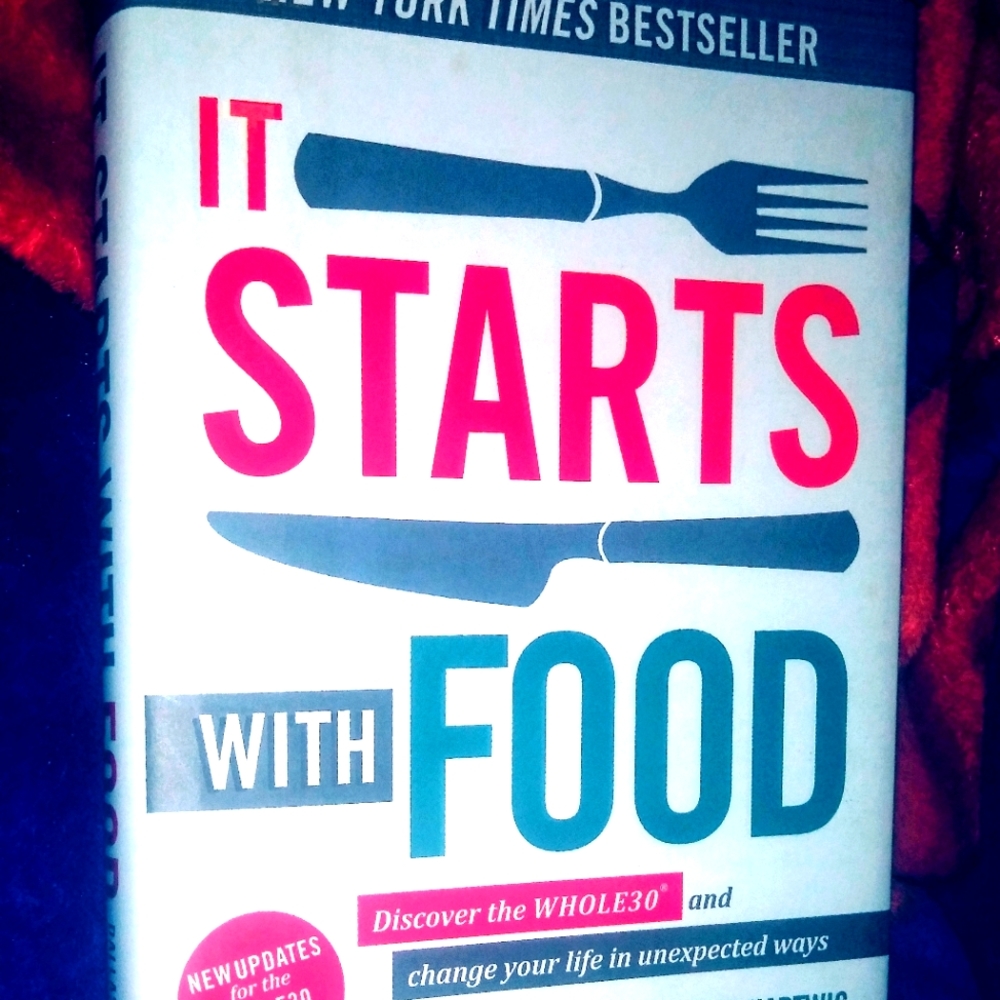 🔥Like NEW! It Starts with Food NY Times Bestseller Book 🔥